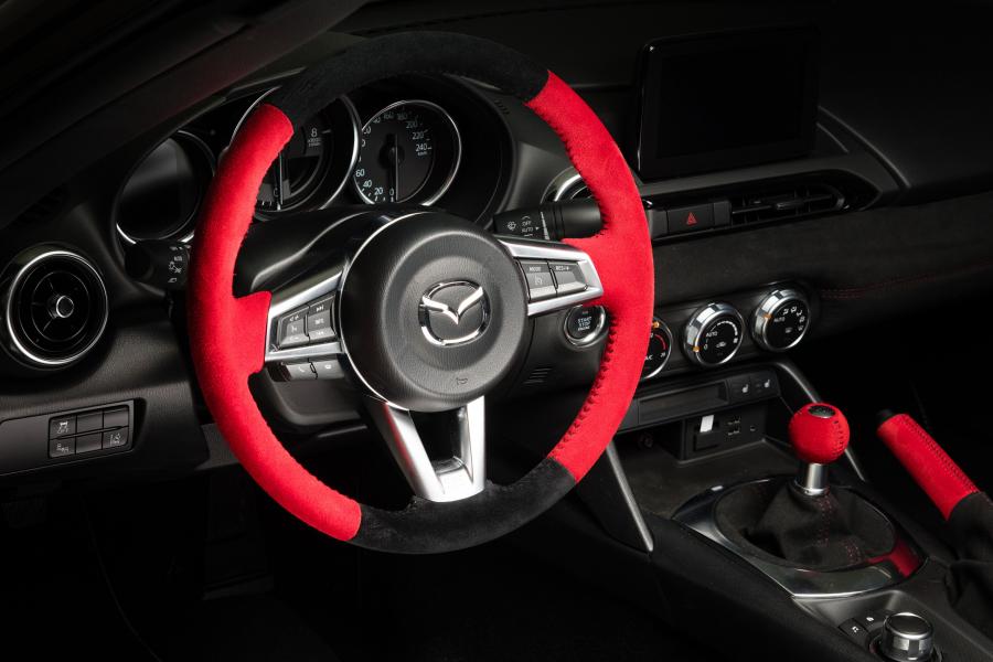Панель приборов Mazda MX-5 Yamamoto Signature (ND) 2018 года  (фото 3 из 12)